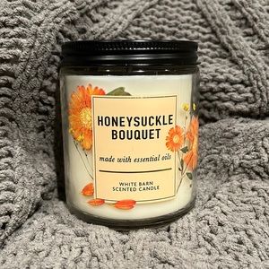 Bath and Body Works Honeysuckle Bouquet Candle, 7 oz